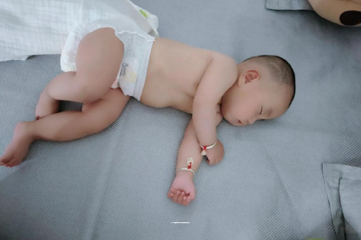 随县宝宝口水多怎么回事